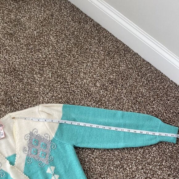 Vintage Jocelyn Smith Petites Angora Embroidered Blue Cream Vneck Sweater - Picture 10 of 12